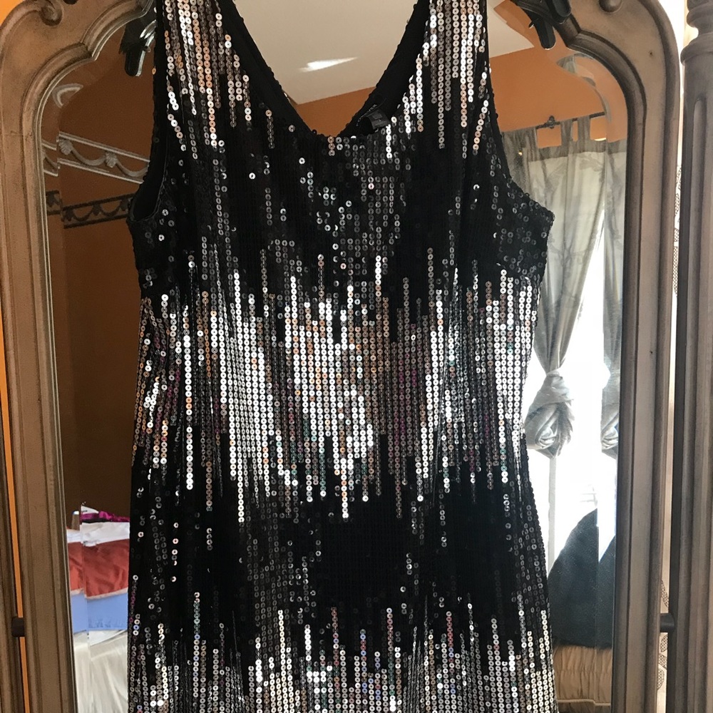 Black and silencer little dress.